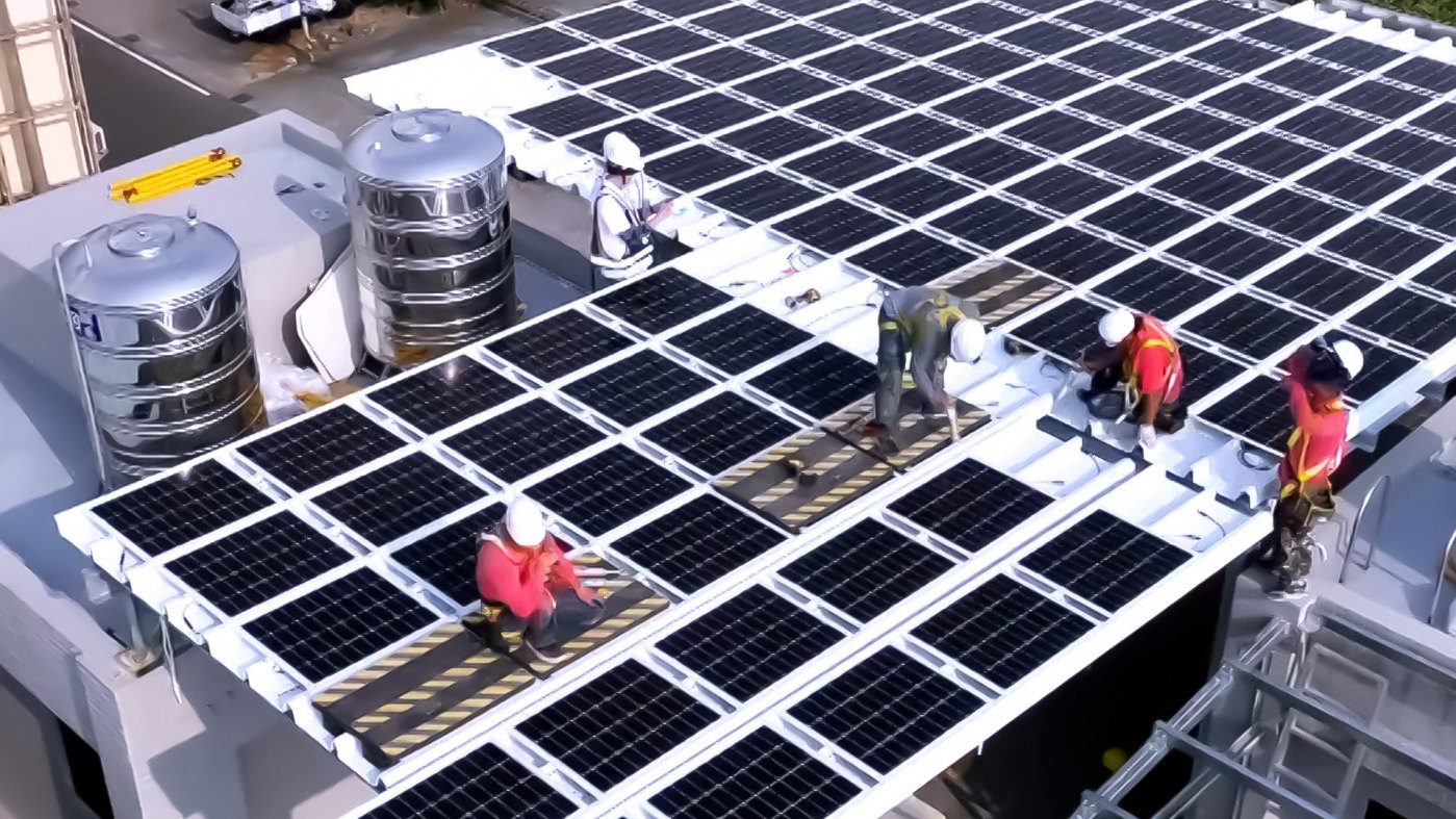 友達打造光電建築一體化整合建材，開發SunSteel光電整合型浪板，實現快速安裝、避免二次施工，讓屋頂光電躍升未來建物新標配。